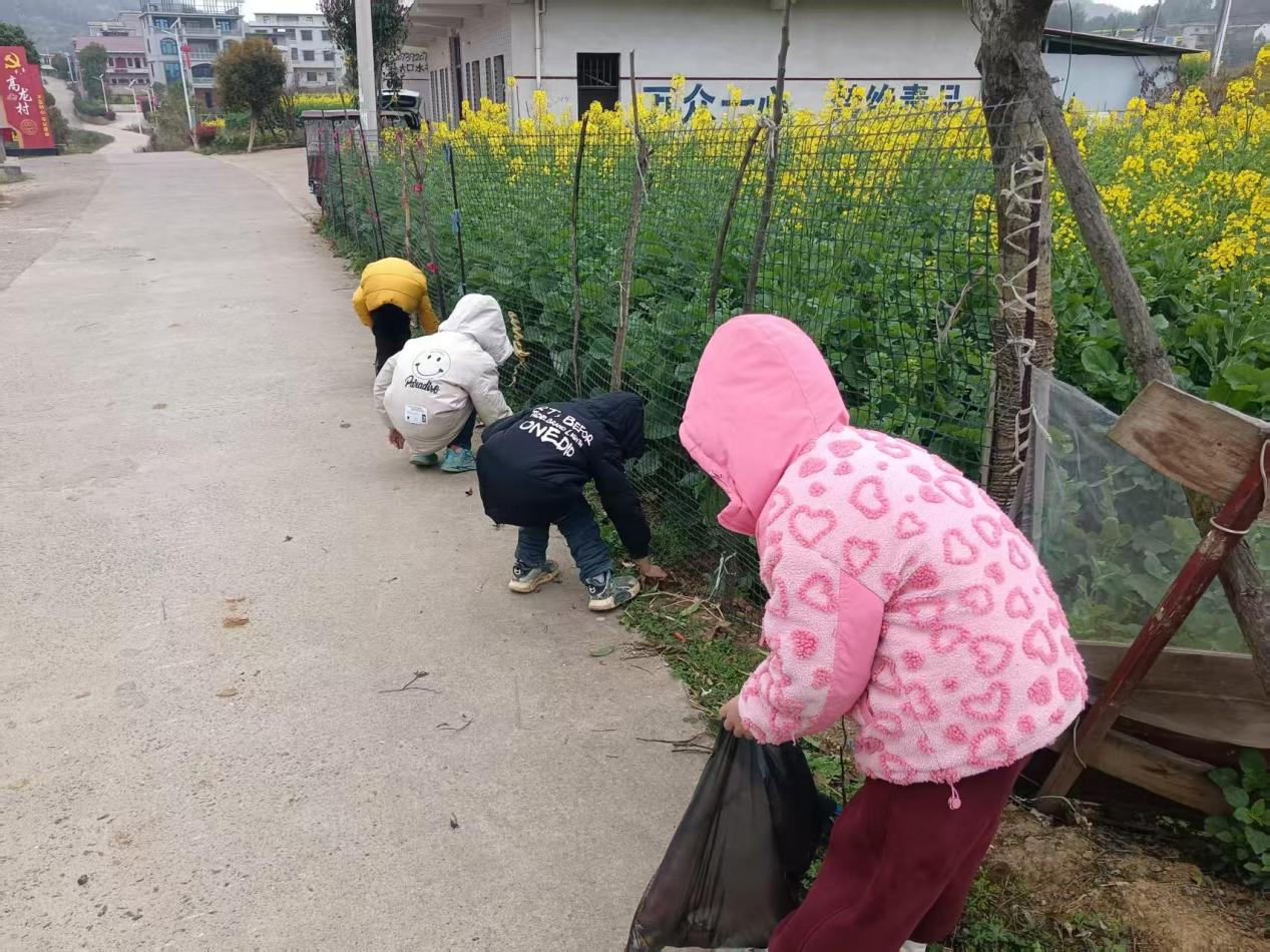 学习雷锋好榜样，志愿服务践行者