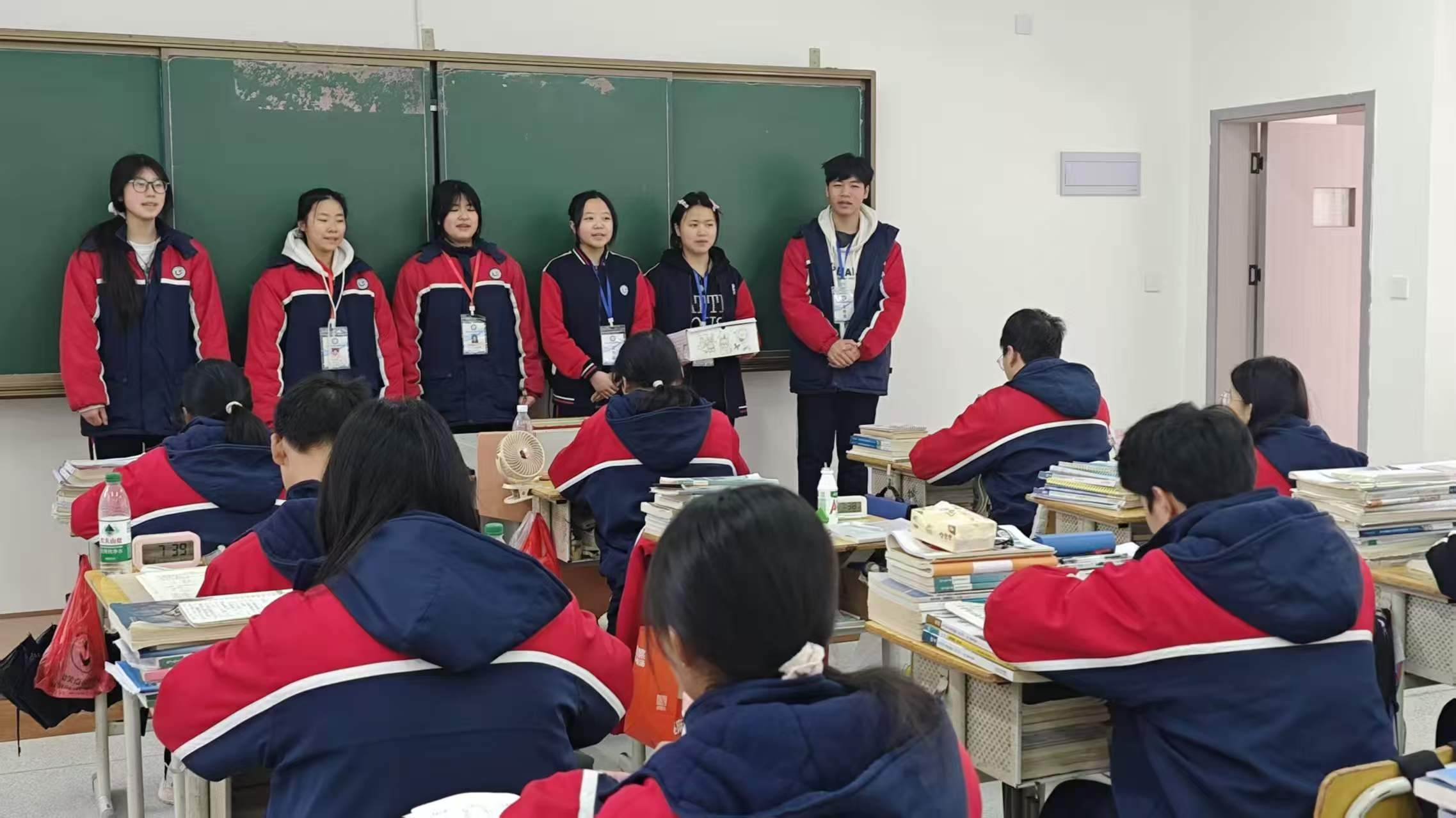 三月学雷锋,情暖高三