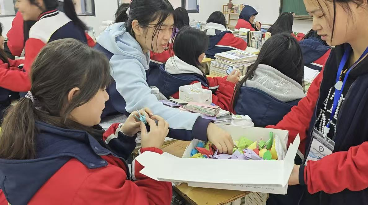 三月学雷锋,情暖高三