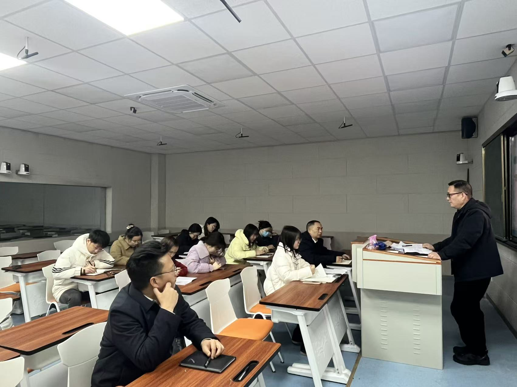 以文润心 以德育行 多维融合铸魂育人