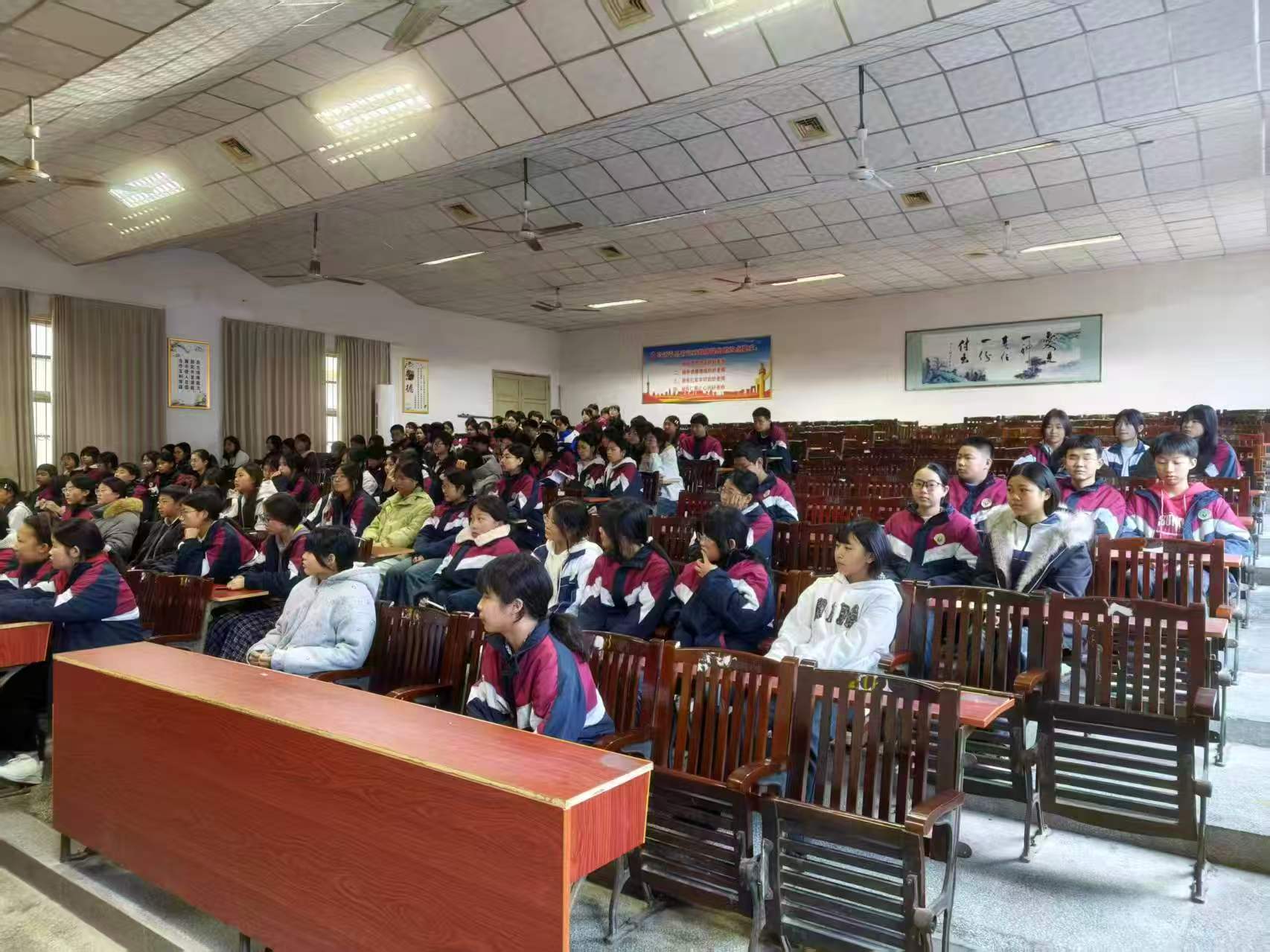 洞口县竹市镇中学举行蓝信封书信活动