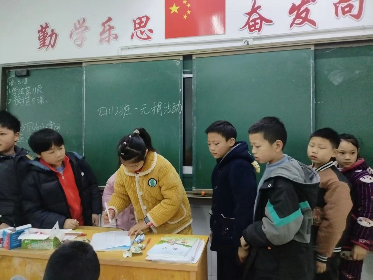 一元微光汇大爱，童心向善暖校园