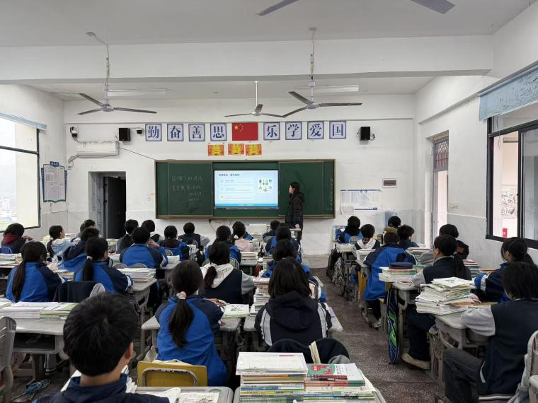 安全护航成长 文明点亮校园