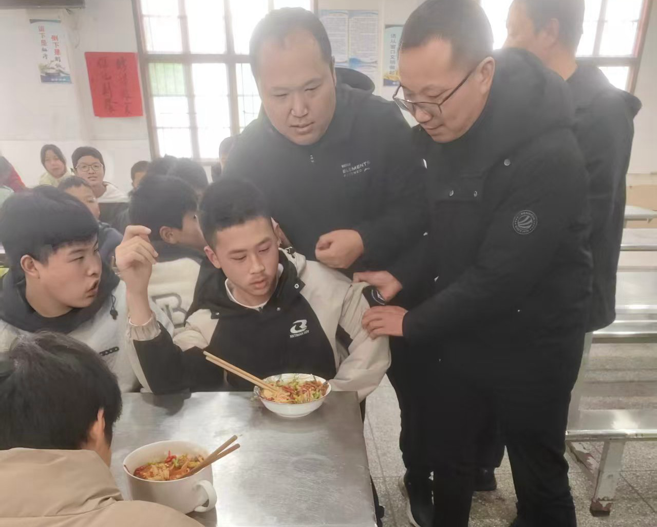筑牢食品安全防线 守护师生健康安全