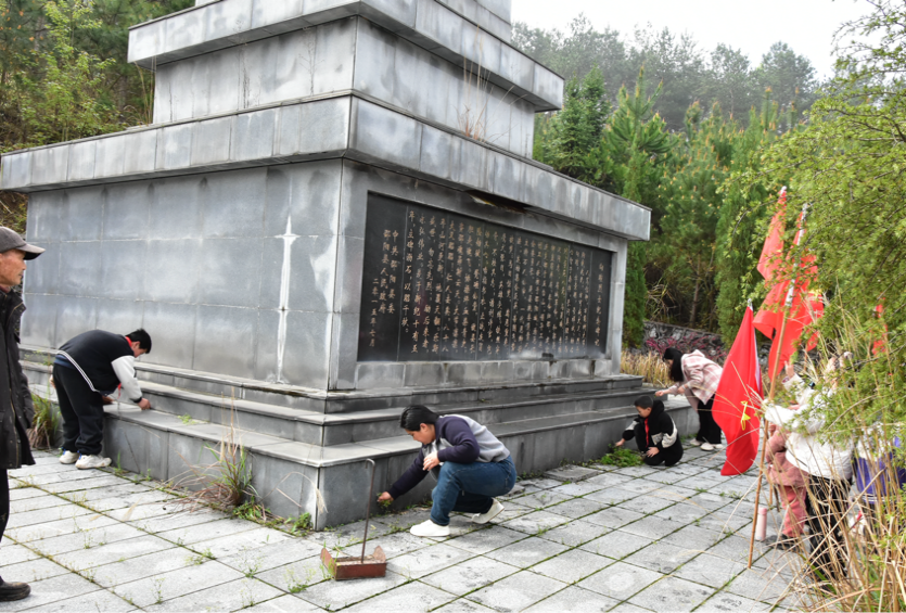 清明祭英烈 传承红色基因