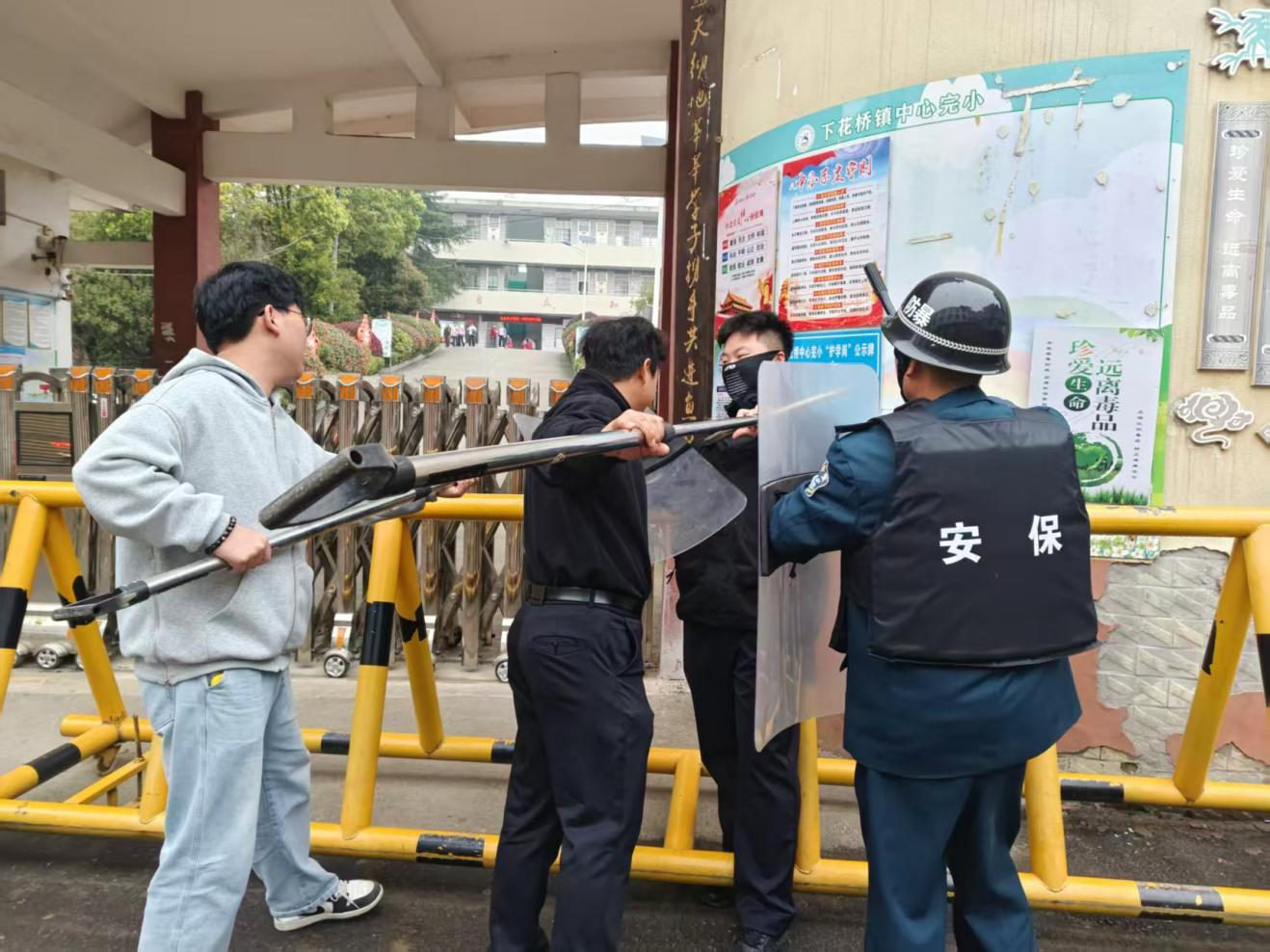 下花桥镇中心完全小学开展反恐防暴安全应急演练活动 筑牢校园安全防线 守护师生平安成长