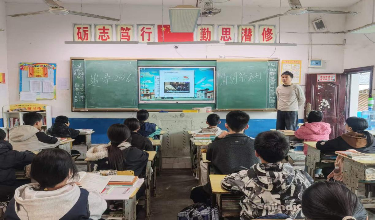 线上寄哀思 云端祭英烈 厚植少年爱国情