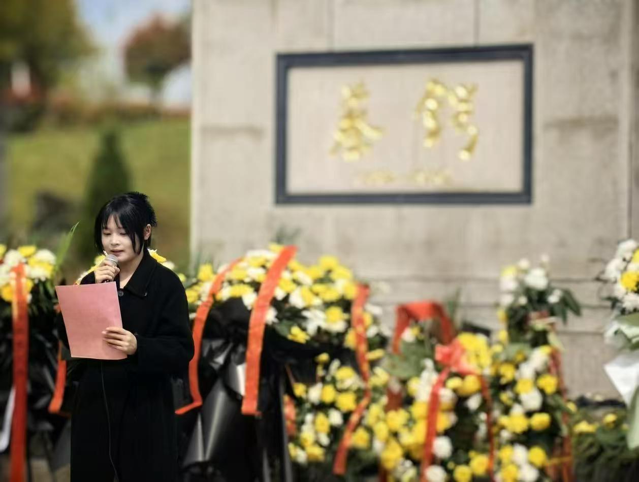 行走思政课 童心祭英烈