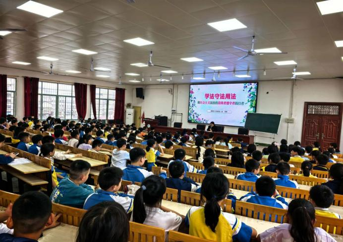 法治进校园，护航青少年健康成长