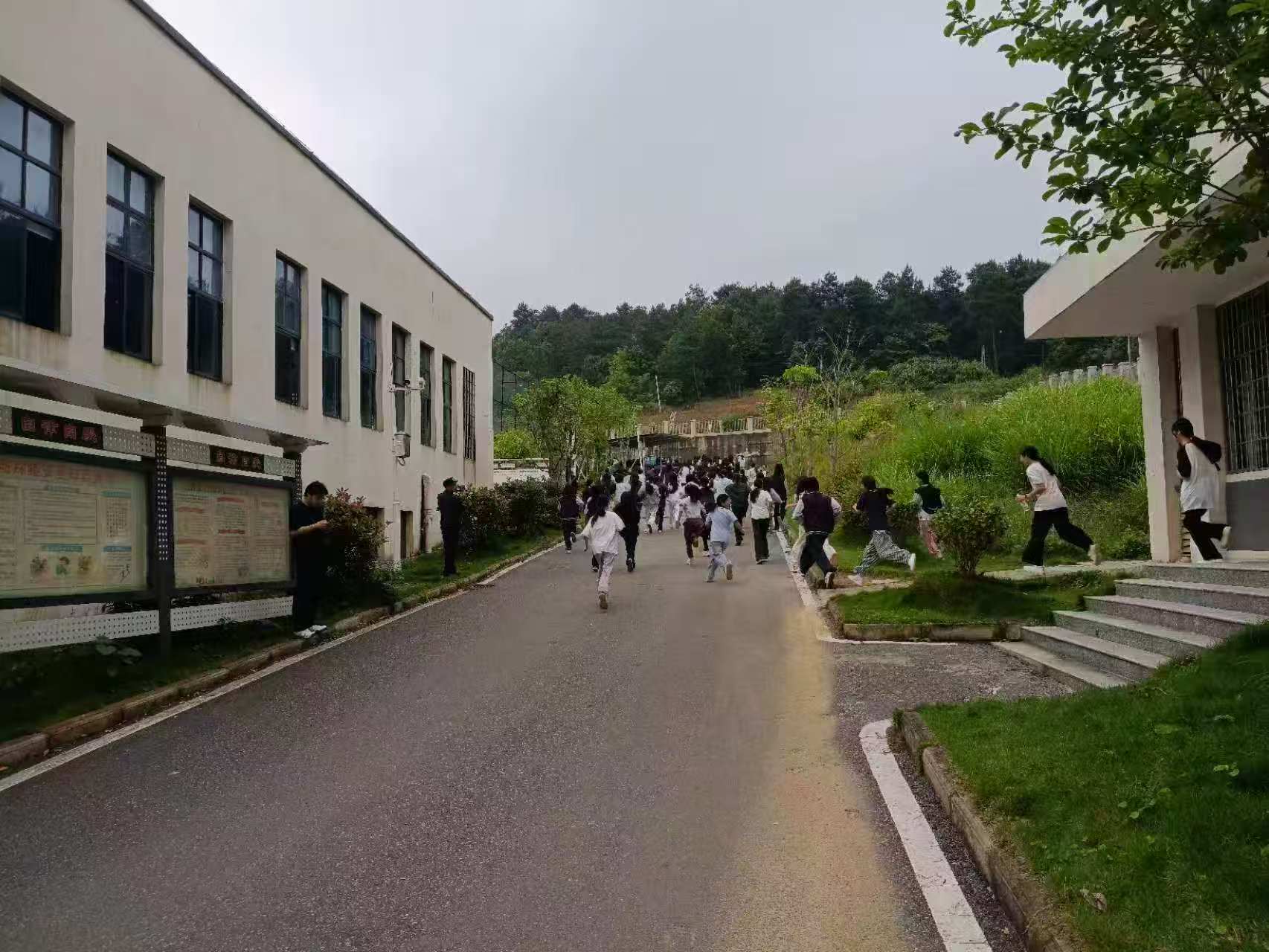 以练筑防，安全先行