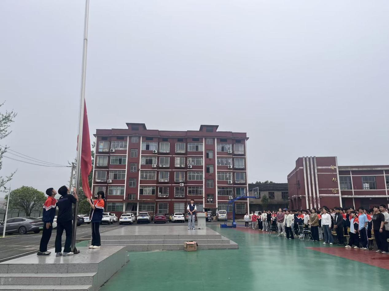 表彰年级前茅 激励学子奋进