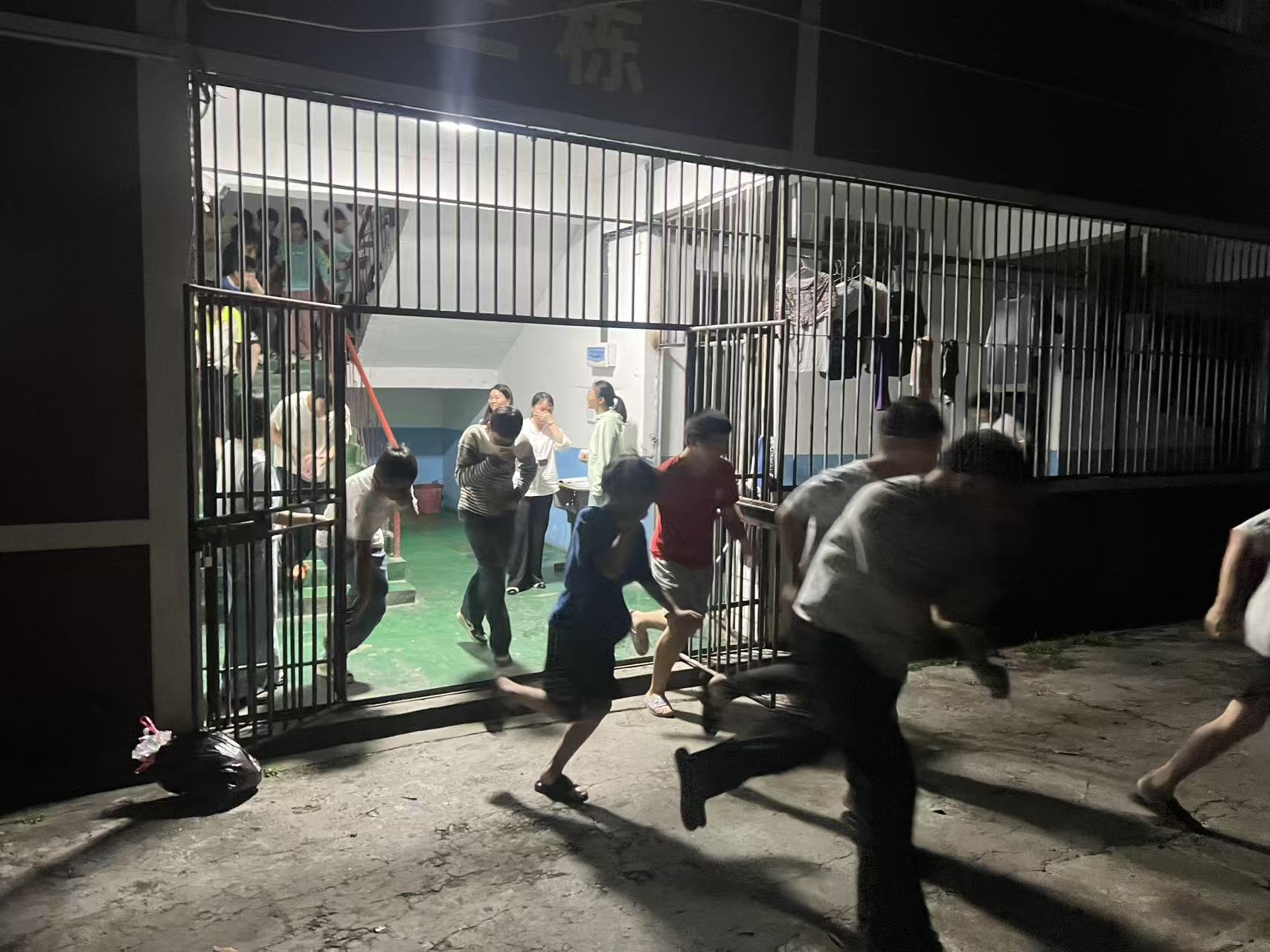牢安全防线 守护平安校园