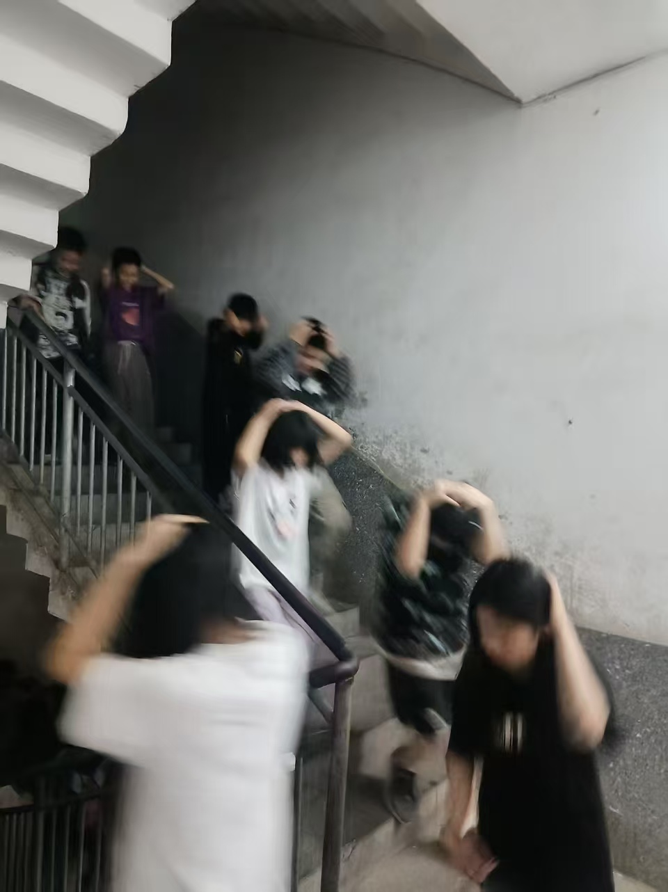 霞塘云中学成功举行夜间地质灾害应急避险演练