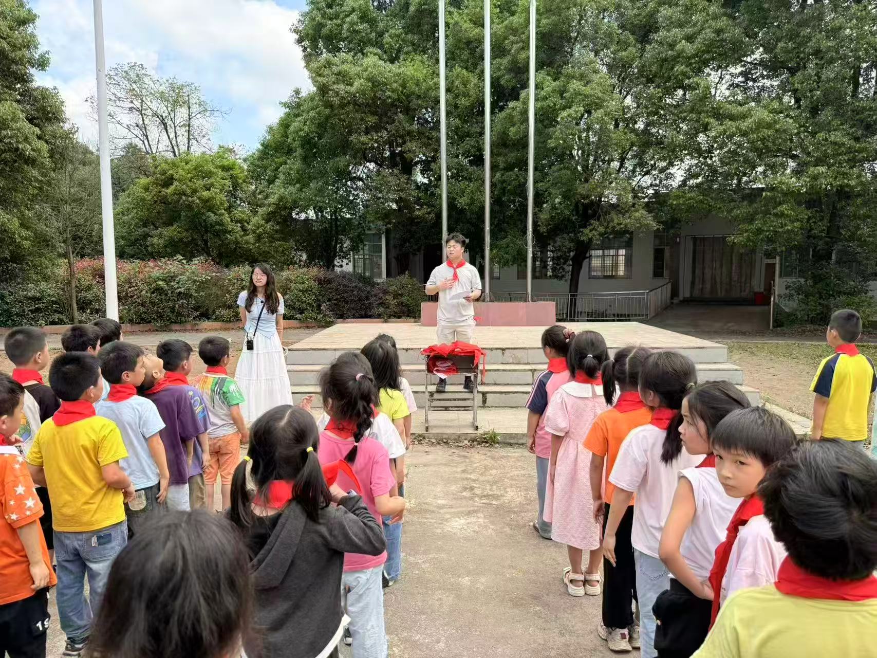 领巾飞扬 誓言铮铮