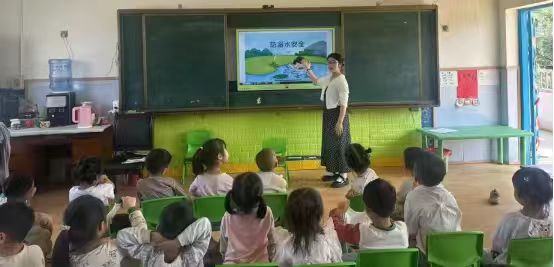 回龙寺镇中心幼儿园开展防溺水演练活动，筑牢幼儿安全防线