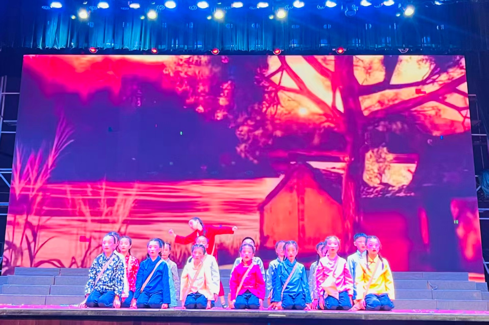少年逐光向山海 童心筑梦耀未来