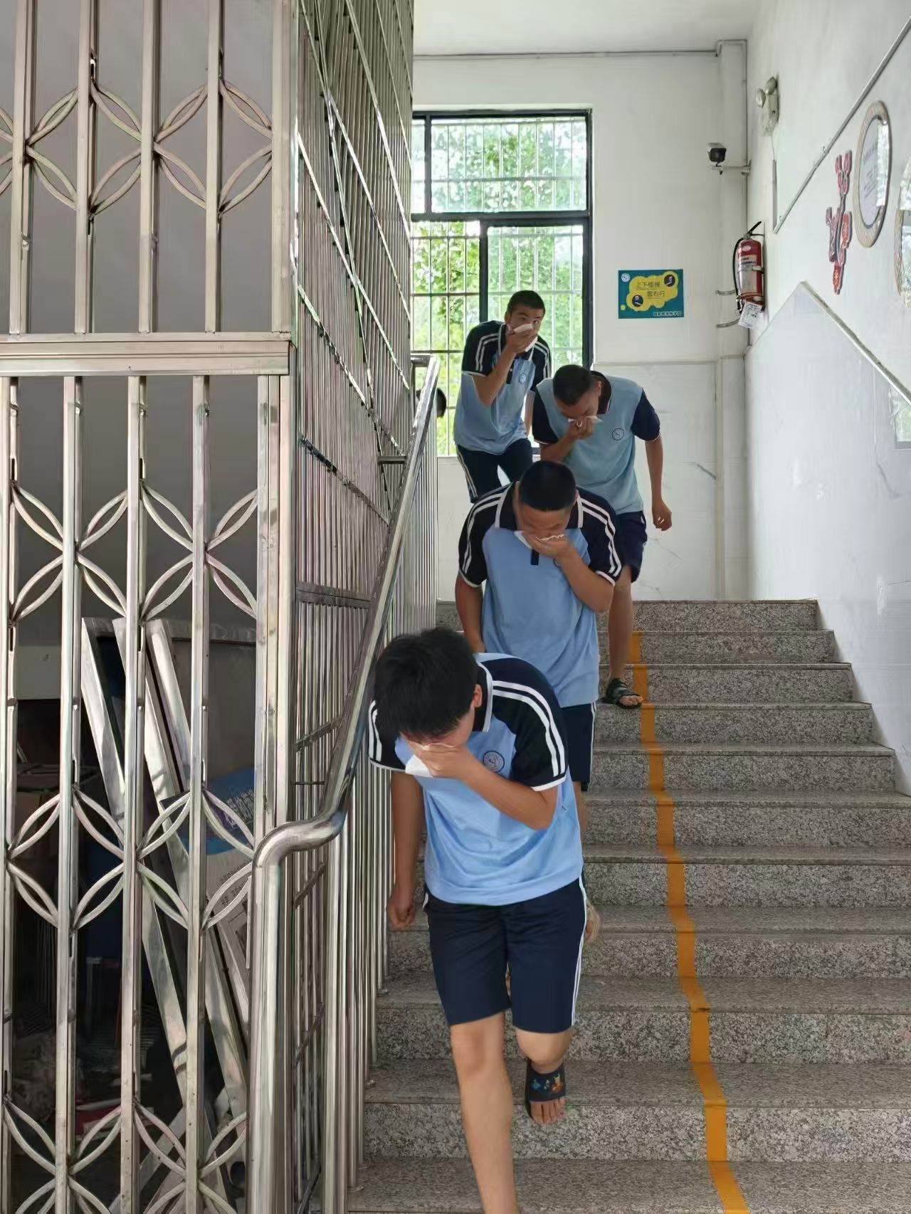 筑牢安全防线 守护成长之路