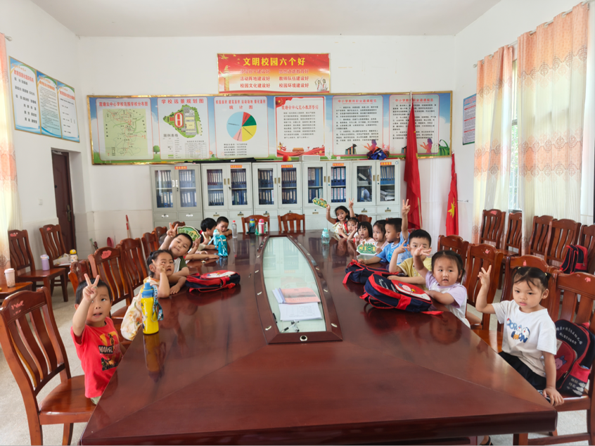 霞塘云中心完全小学2026年端午节“粽叶飘香迎端午，幼小携手共传承”活动顺利开展