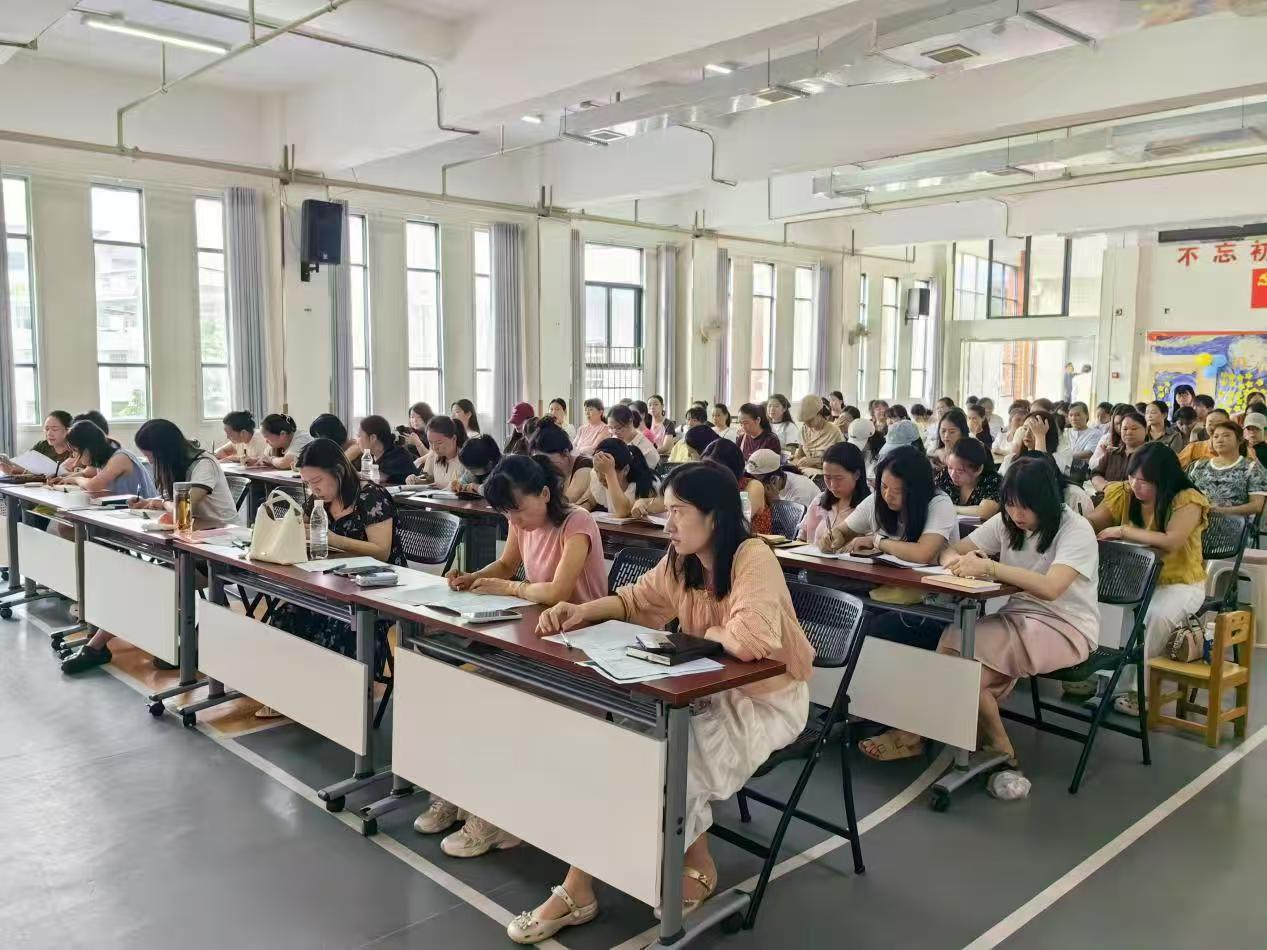 铸魂立德强师能 凝心聚力育新苗