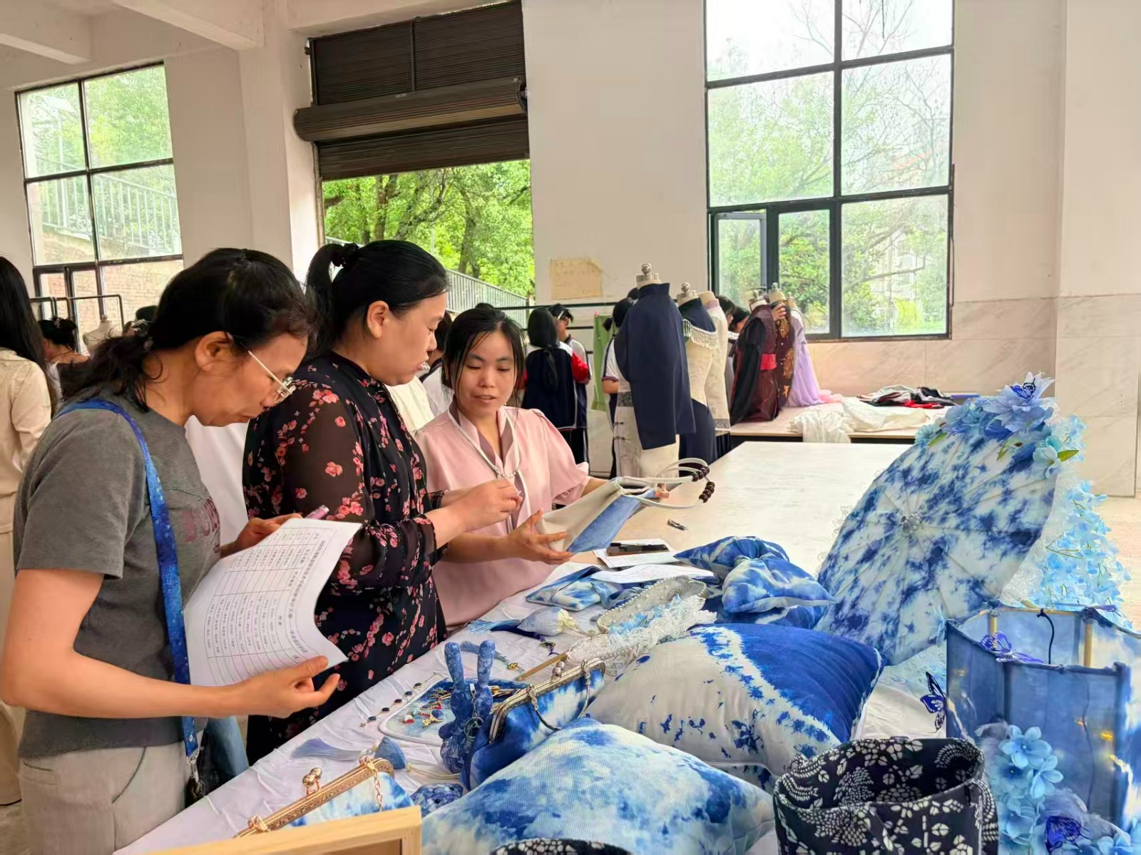 绘霓裳，展风华
