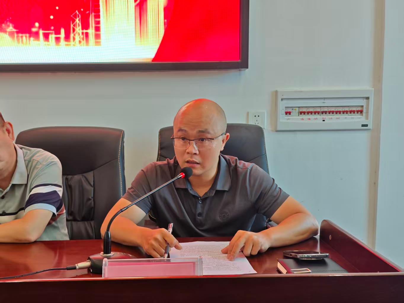 砥砺奋进开新局，笃行实干向未来