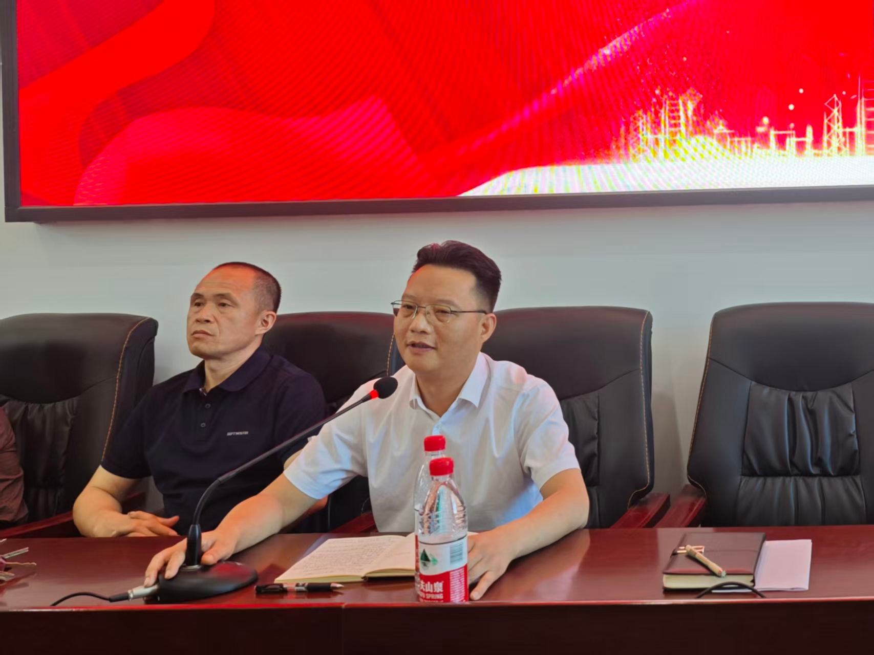 砥砺奋进开新局，笃行实干向未来