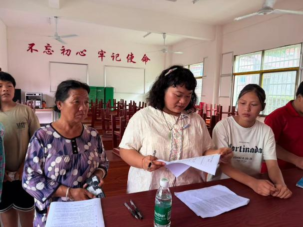 “千师”访“万家” 温情护暑假