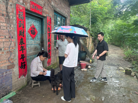 “千师”访“万家” 温情护暑假