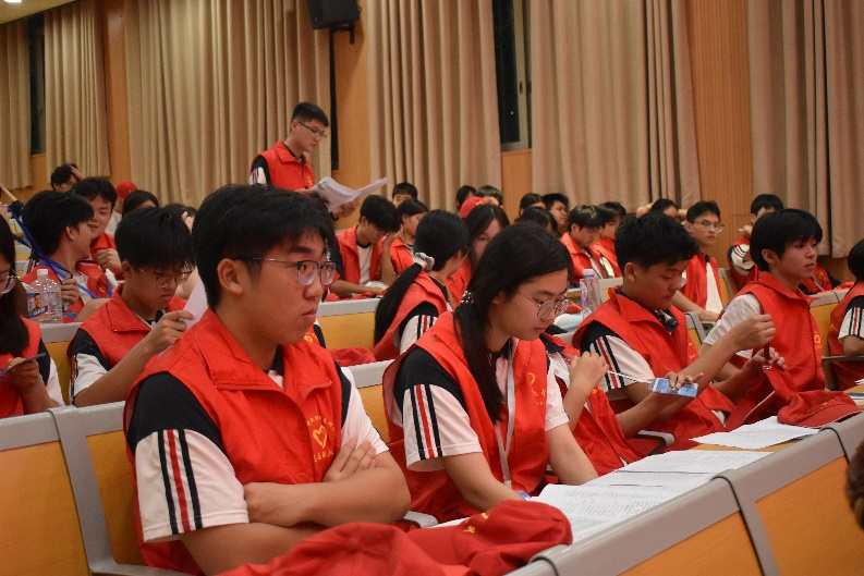 隆回二中：领班学长助力新生迅速适应校园生活