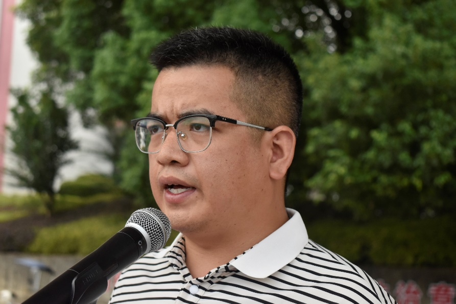 隆回二中高一新生军训汇报展英姿，共绘青春新篇章