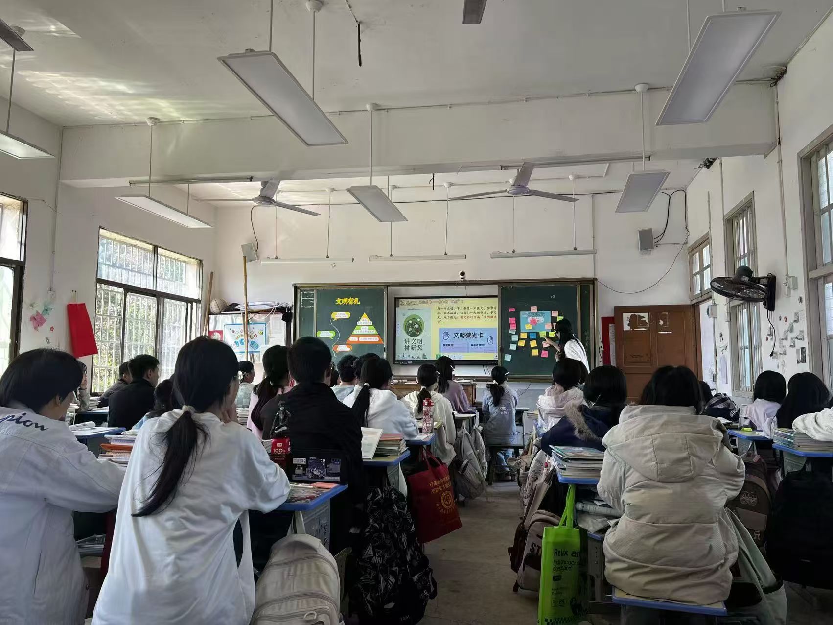 锤炼教学基本功 深耕思政育人路