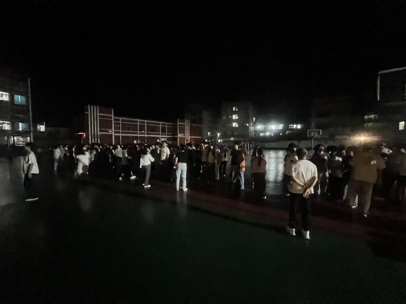 牢安全防线&nbsp;守护平安校园